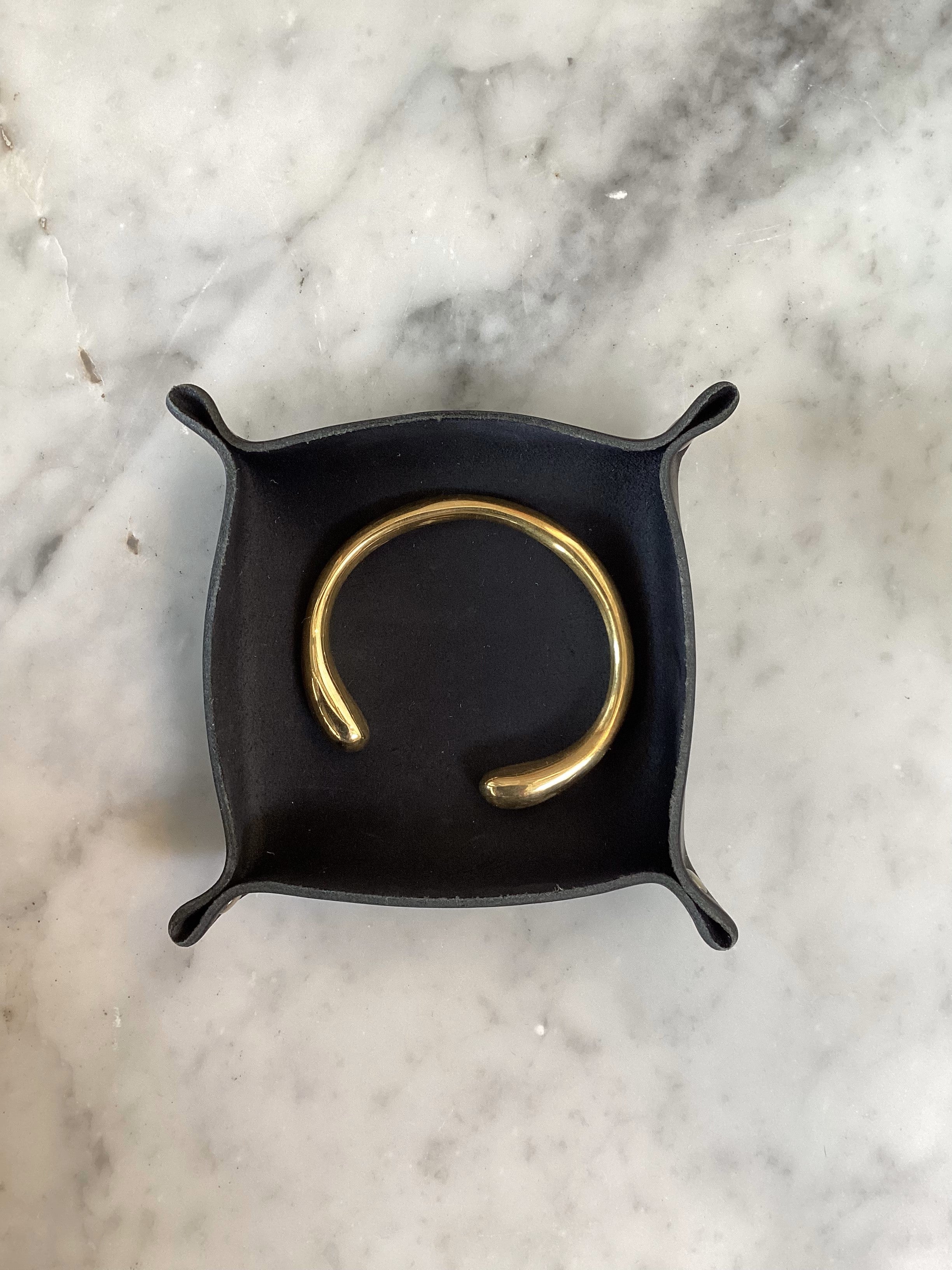 DOME BANGLE