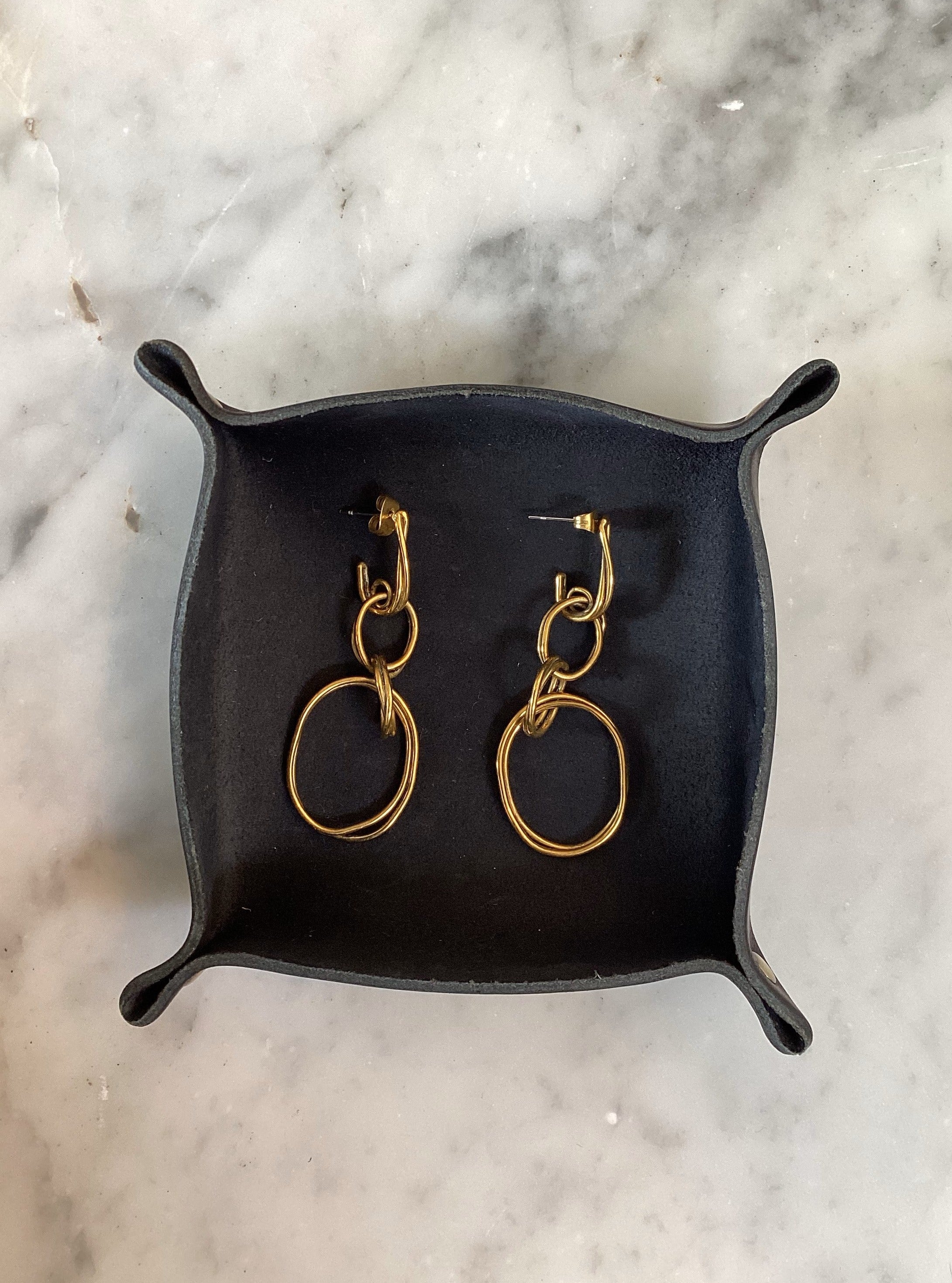 INTERLOCKING TWO-RING EARRINGS