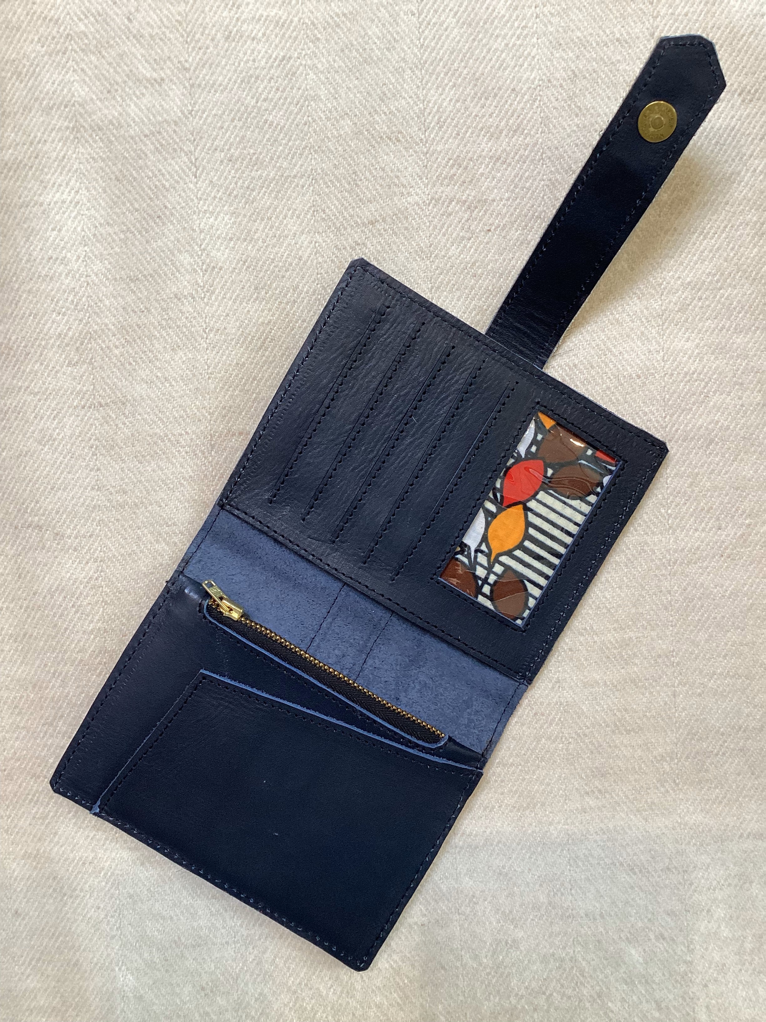 COWHIDE WALLET WITH SNAP CLOSURE