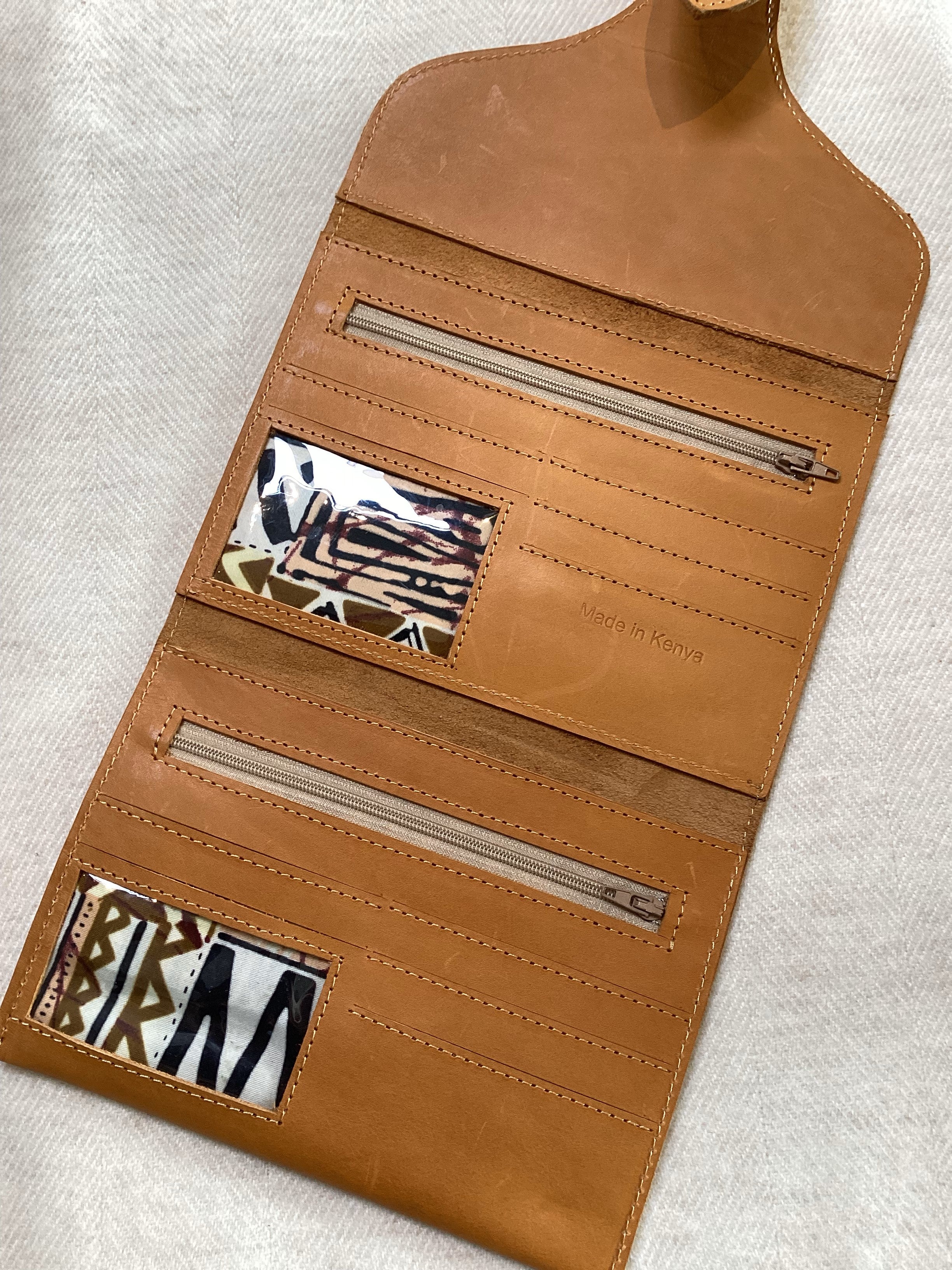 ENVELOPE WALLET WITH FLAP CLOSURE