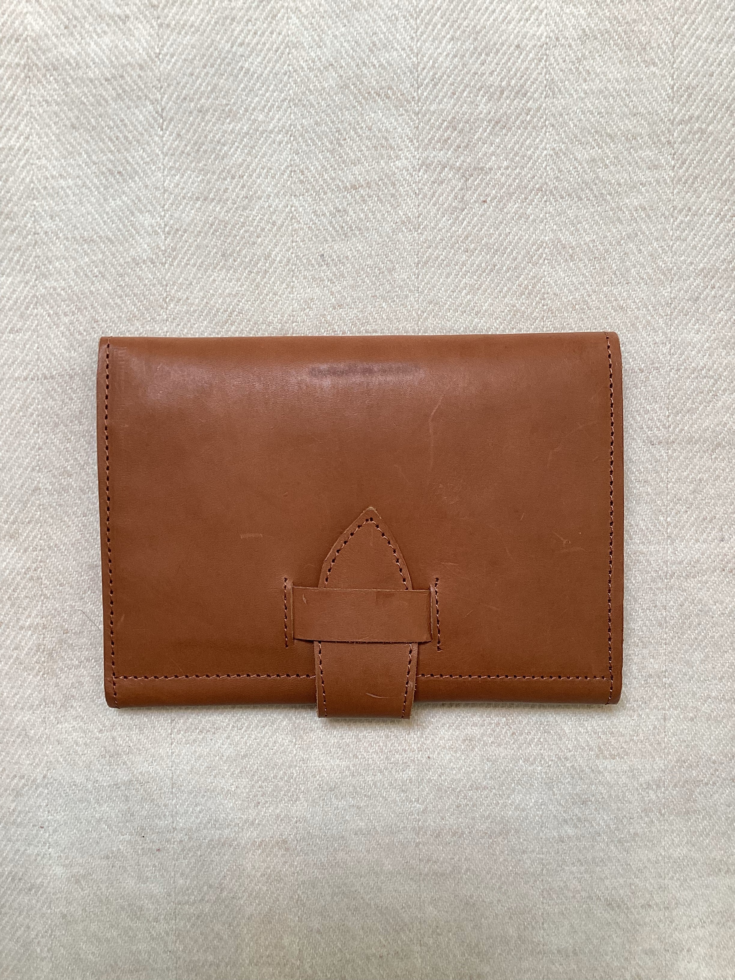 ENVELOPE WALLET WITH FLAP CLOSURE