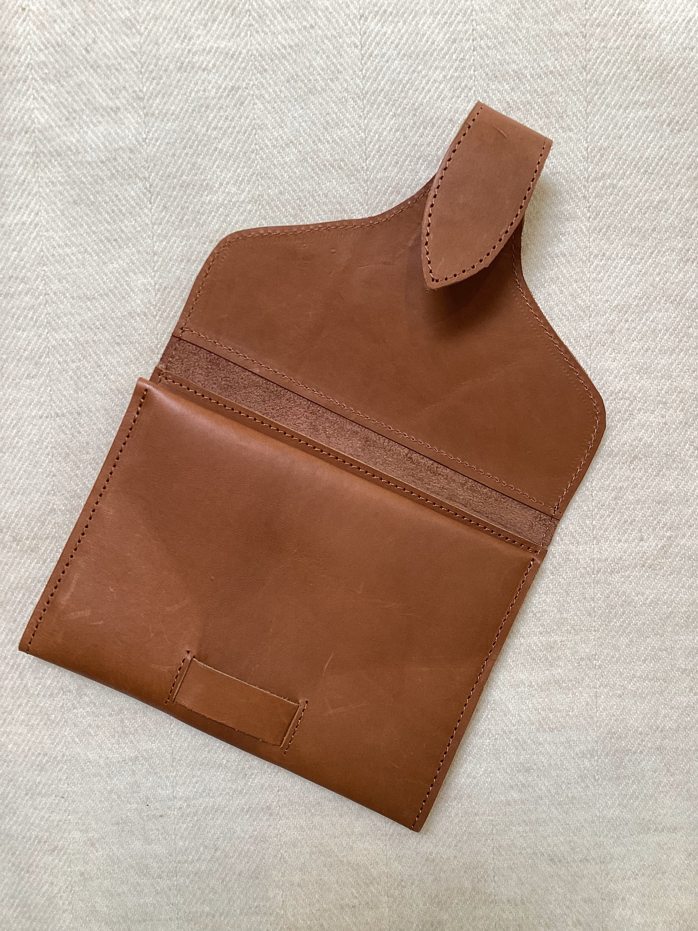 ENVELOPE WALLET WITH FLAP CLOSURE