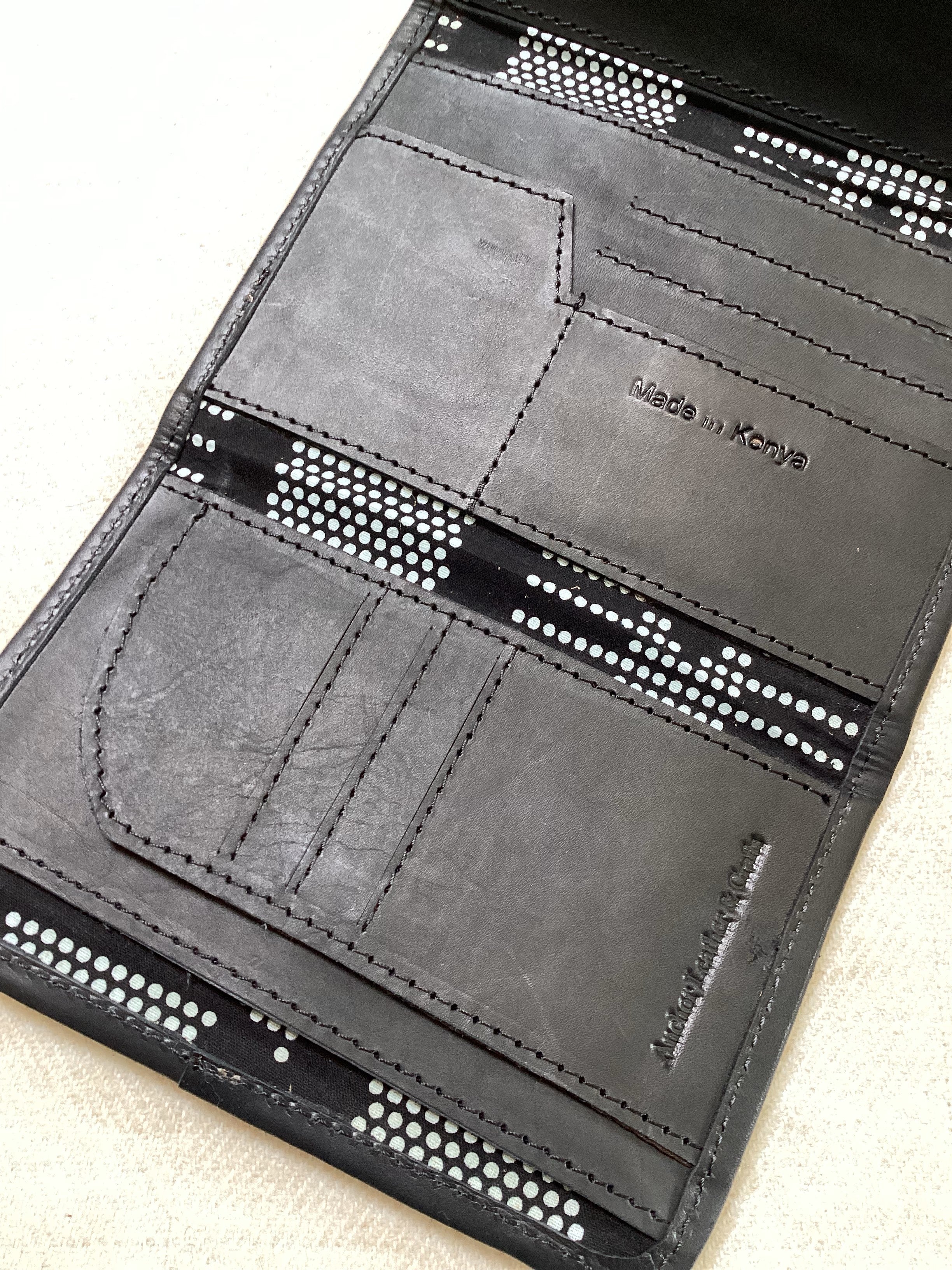 ENVELOPE WALLET WITH SNAP CLOSURE