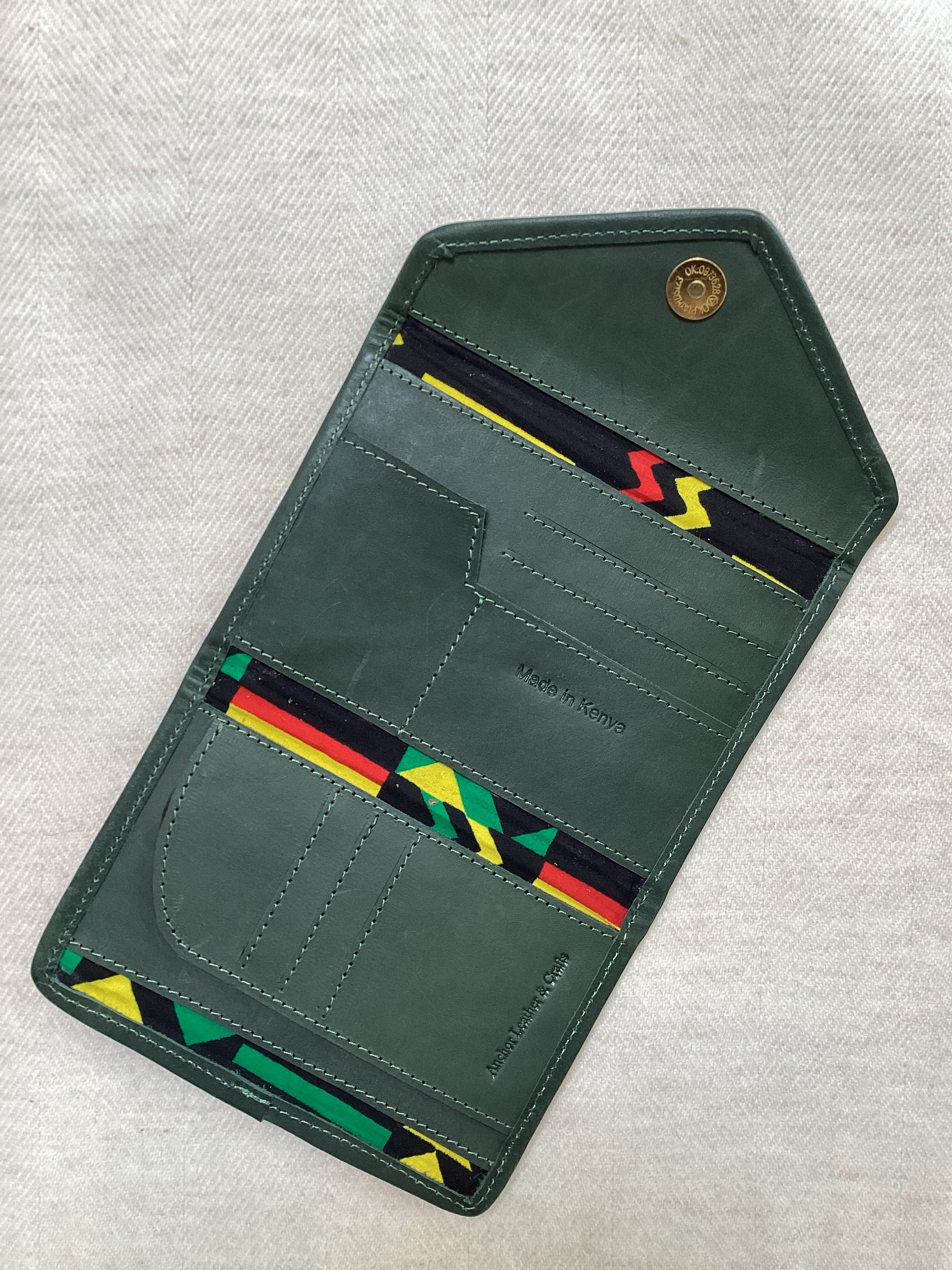 ENVELOPE WALLET WITH SNAP CLOSURE