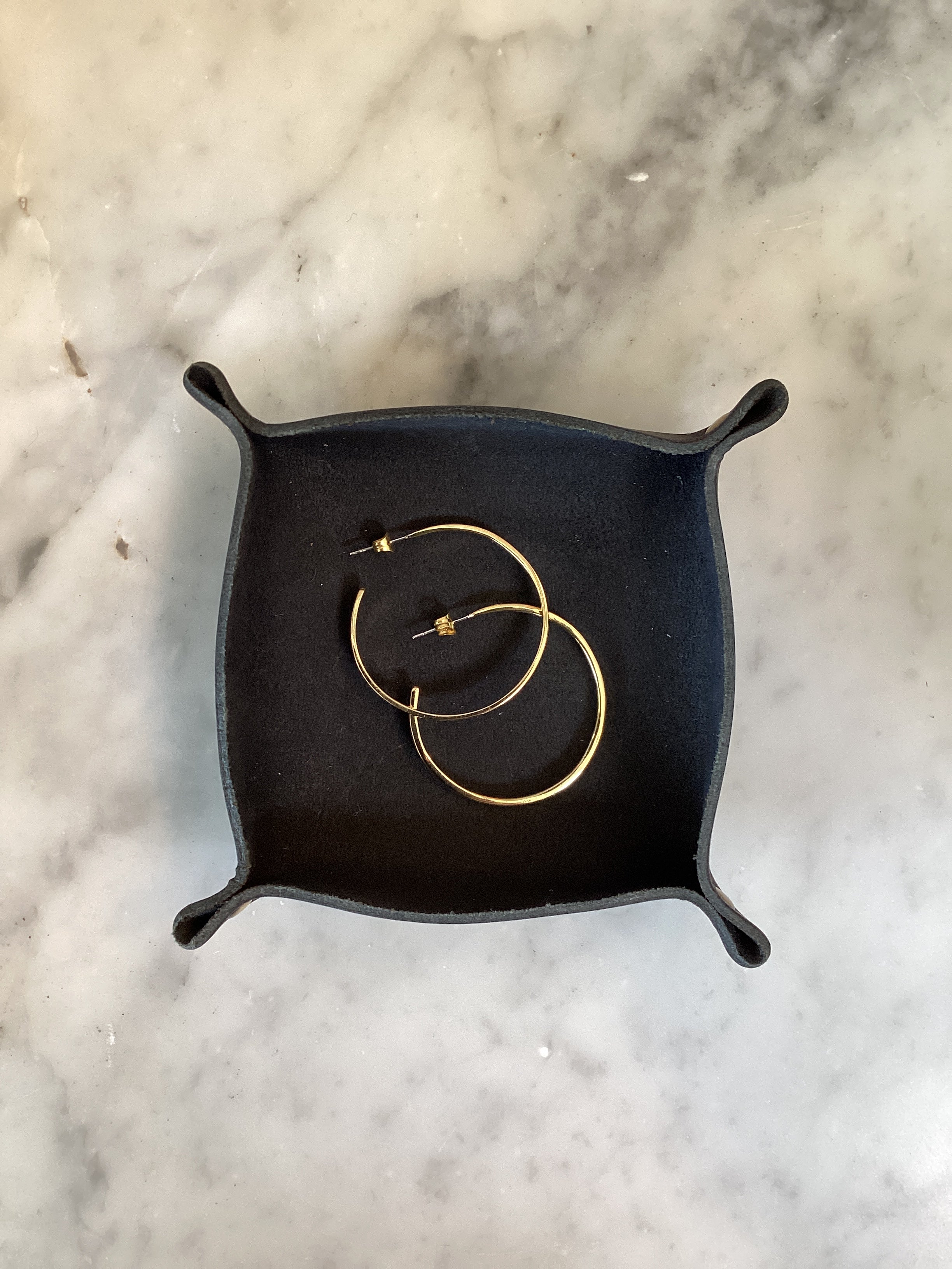 CLASSIC HOOP EARRINGS