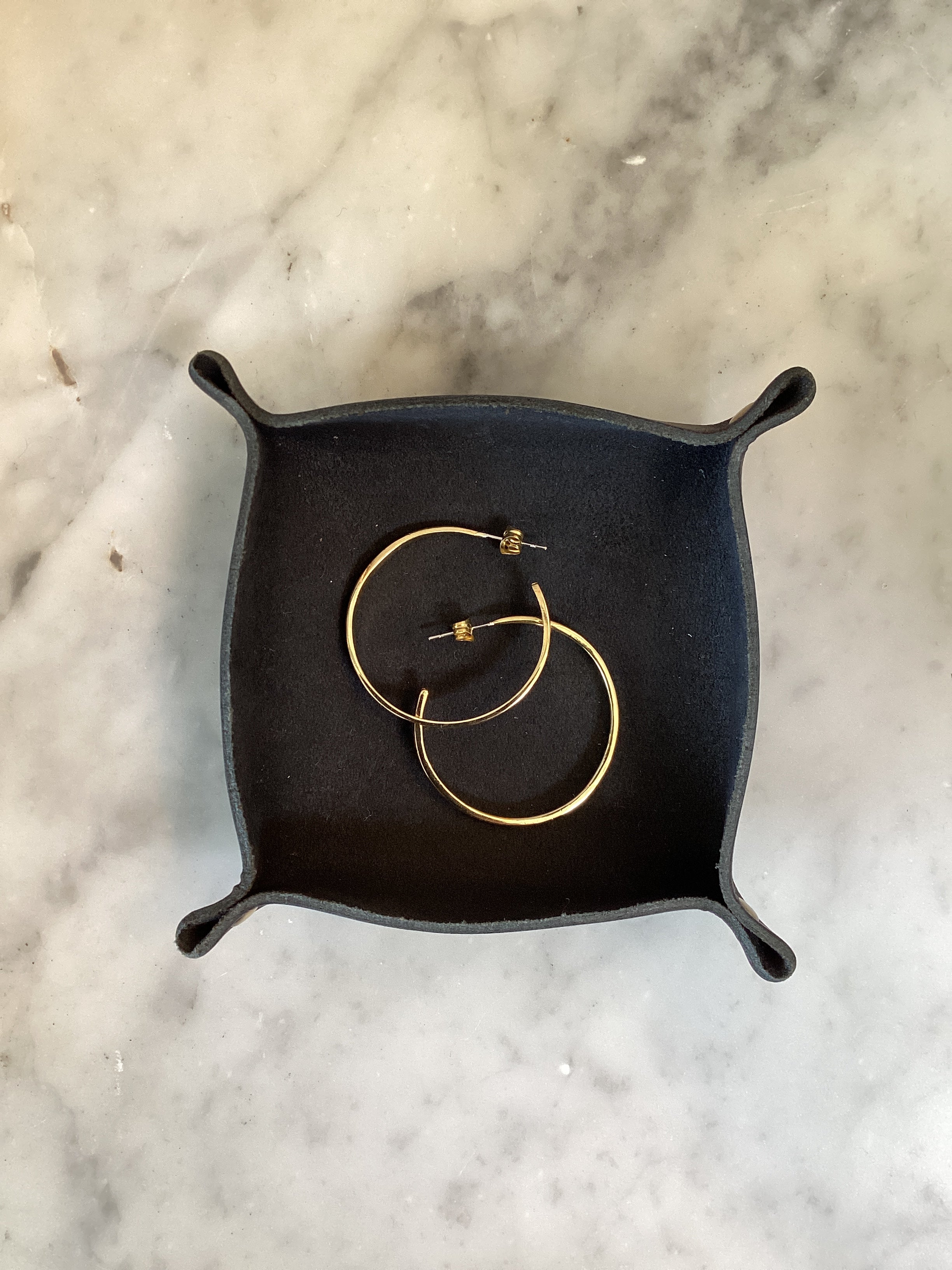 CLASSIC HOOP EARRINGS