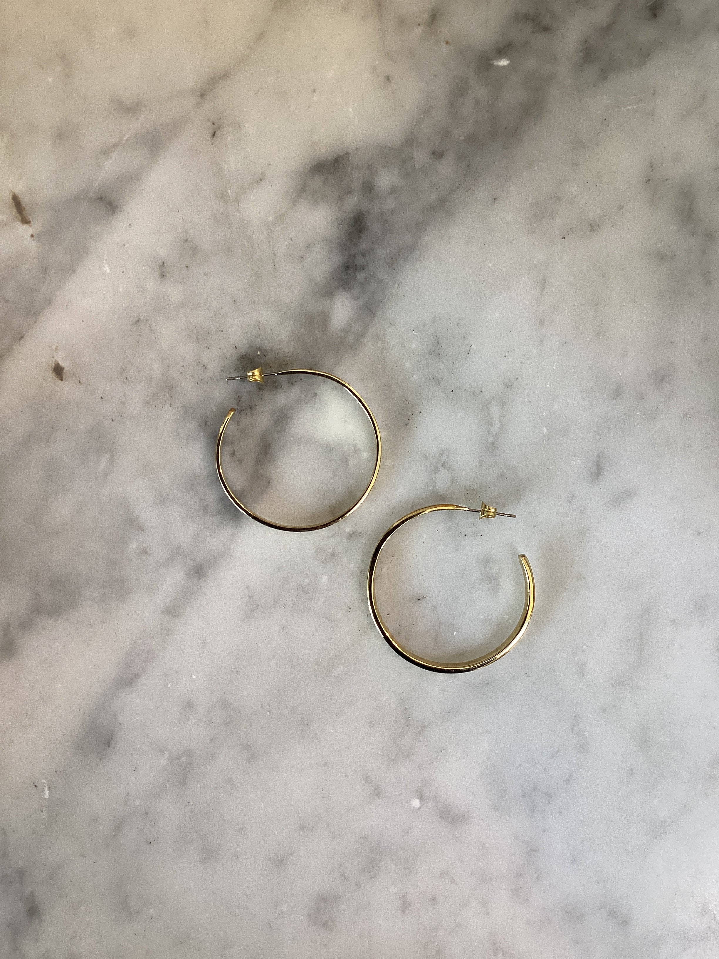 CLASSIC HOOP EARRINGS