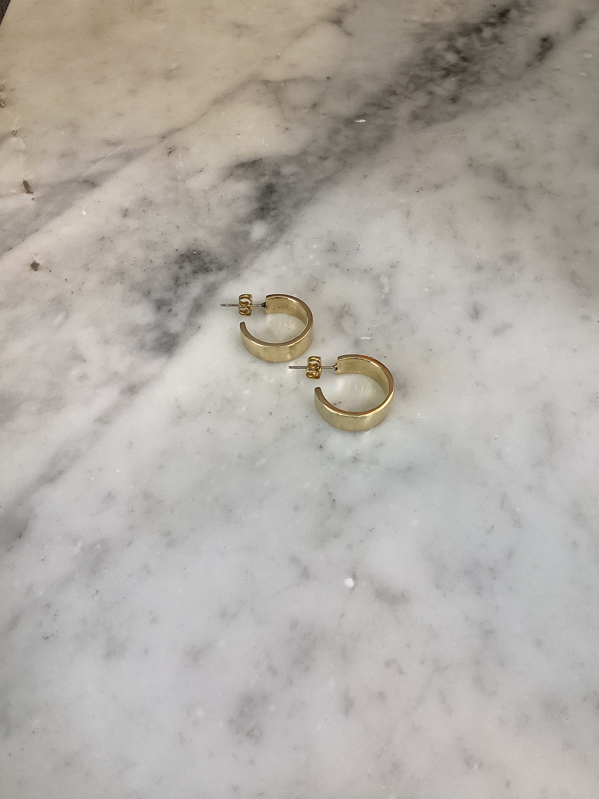CLASSIC WIDE HOOP EARRINGS
