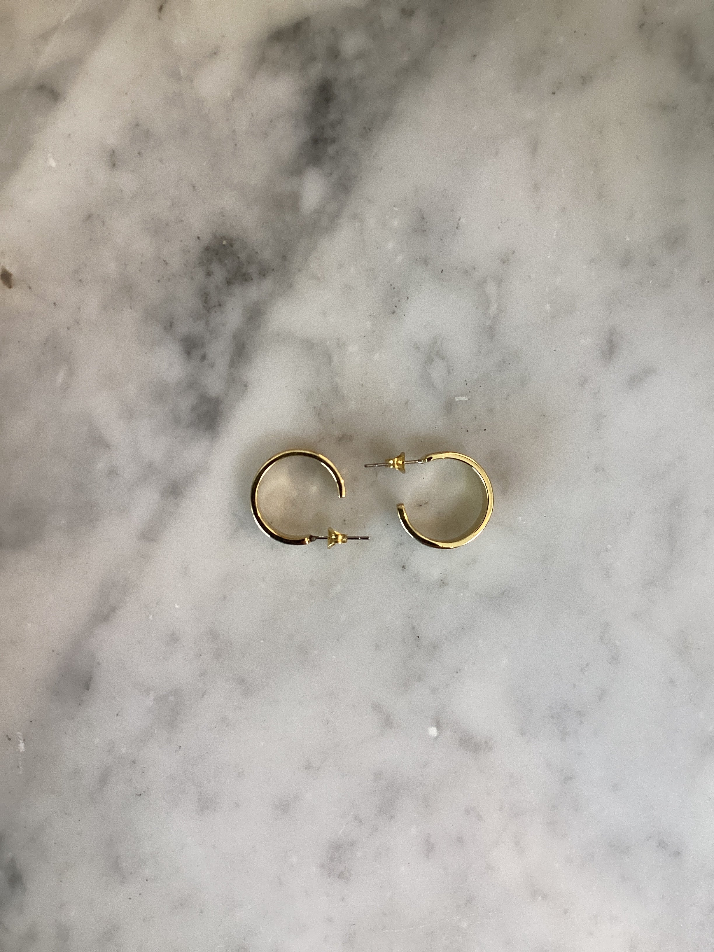CLASSIC WIDE HOOP EARRINGS