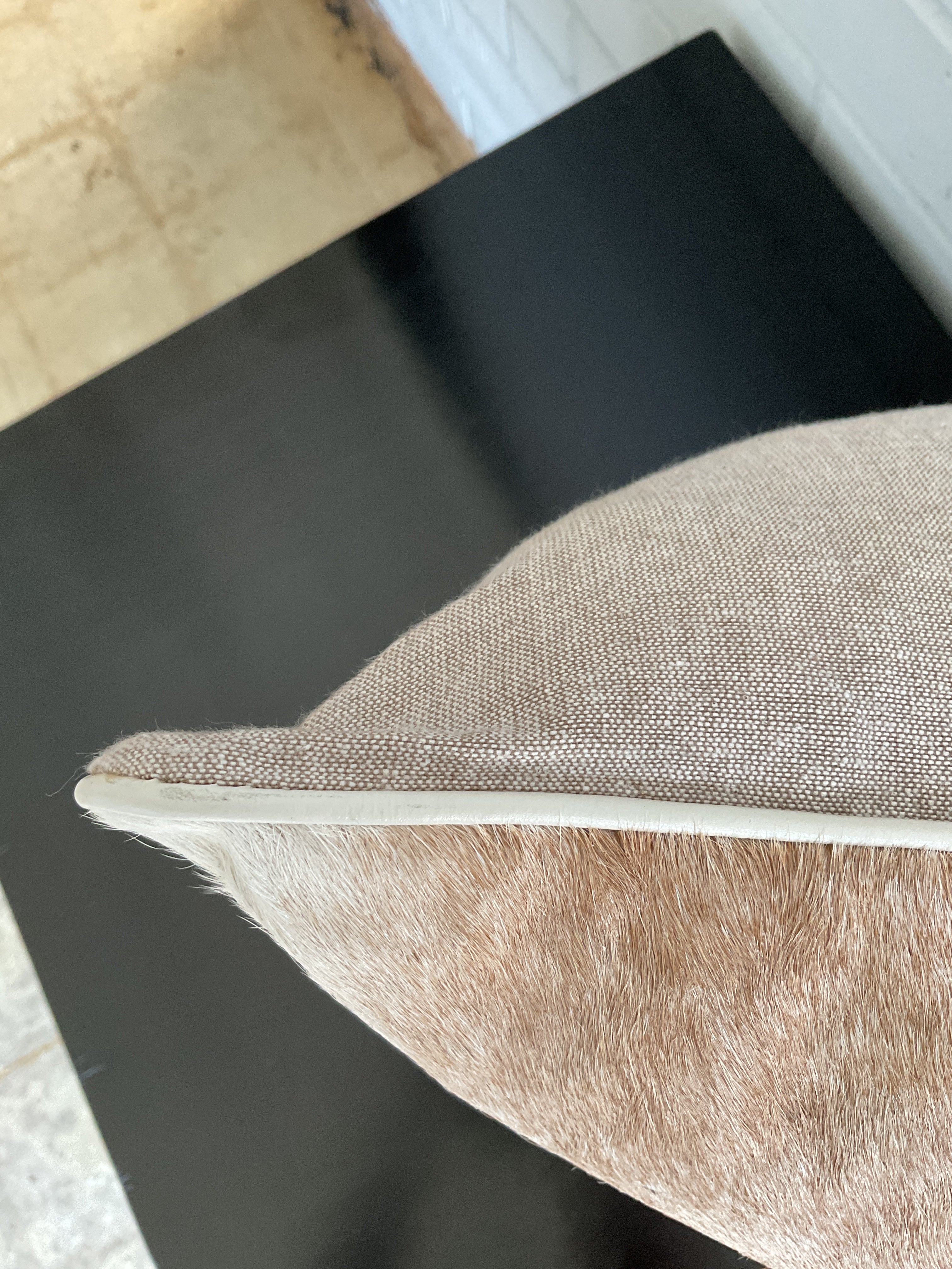 BOULDER HAIR ON HIDE PILLOW