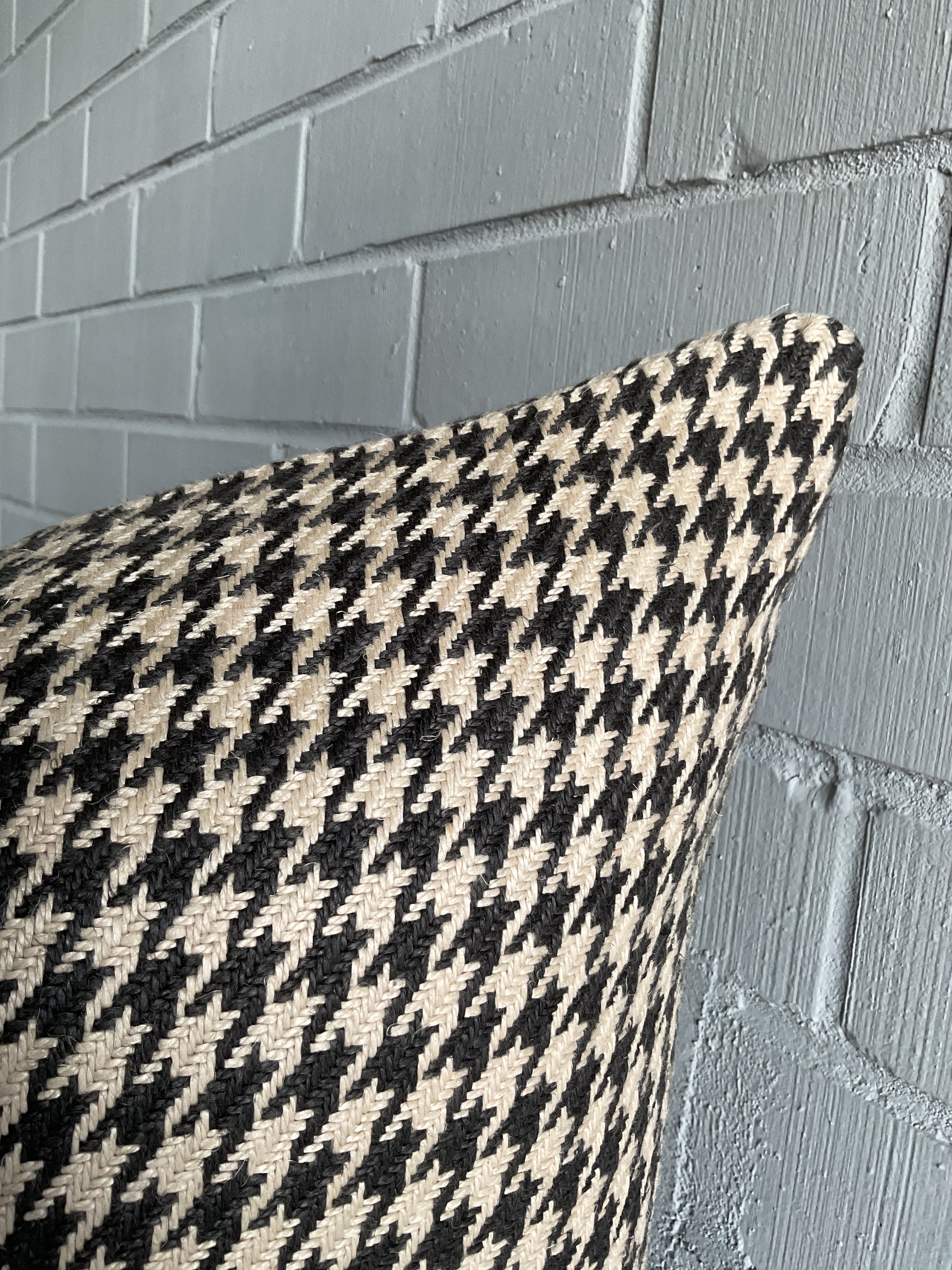 HOUNDSTOOTH BLACK + WHITE PILLOW