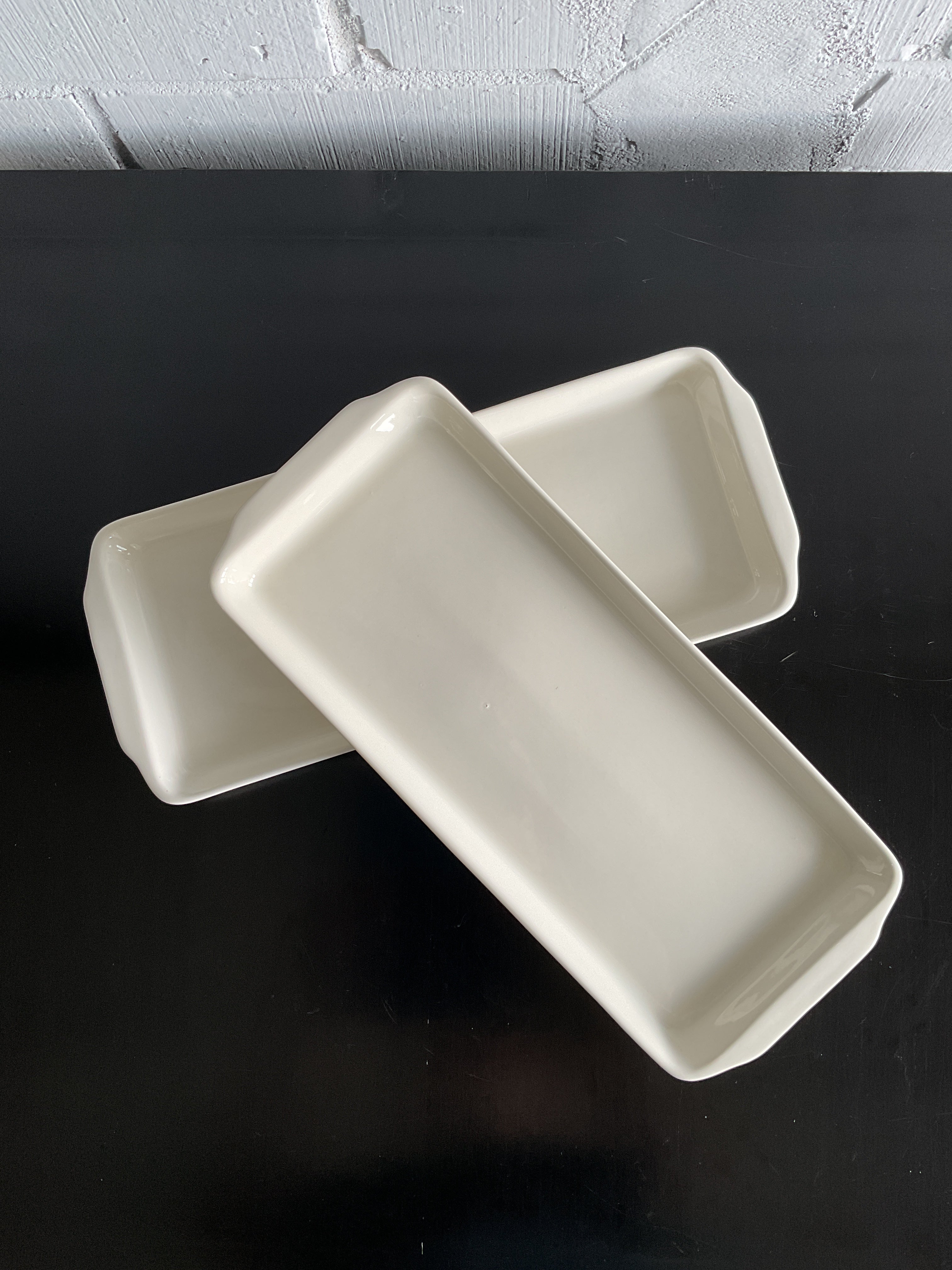 IVORY CERAMIC TRAY