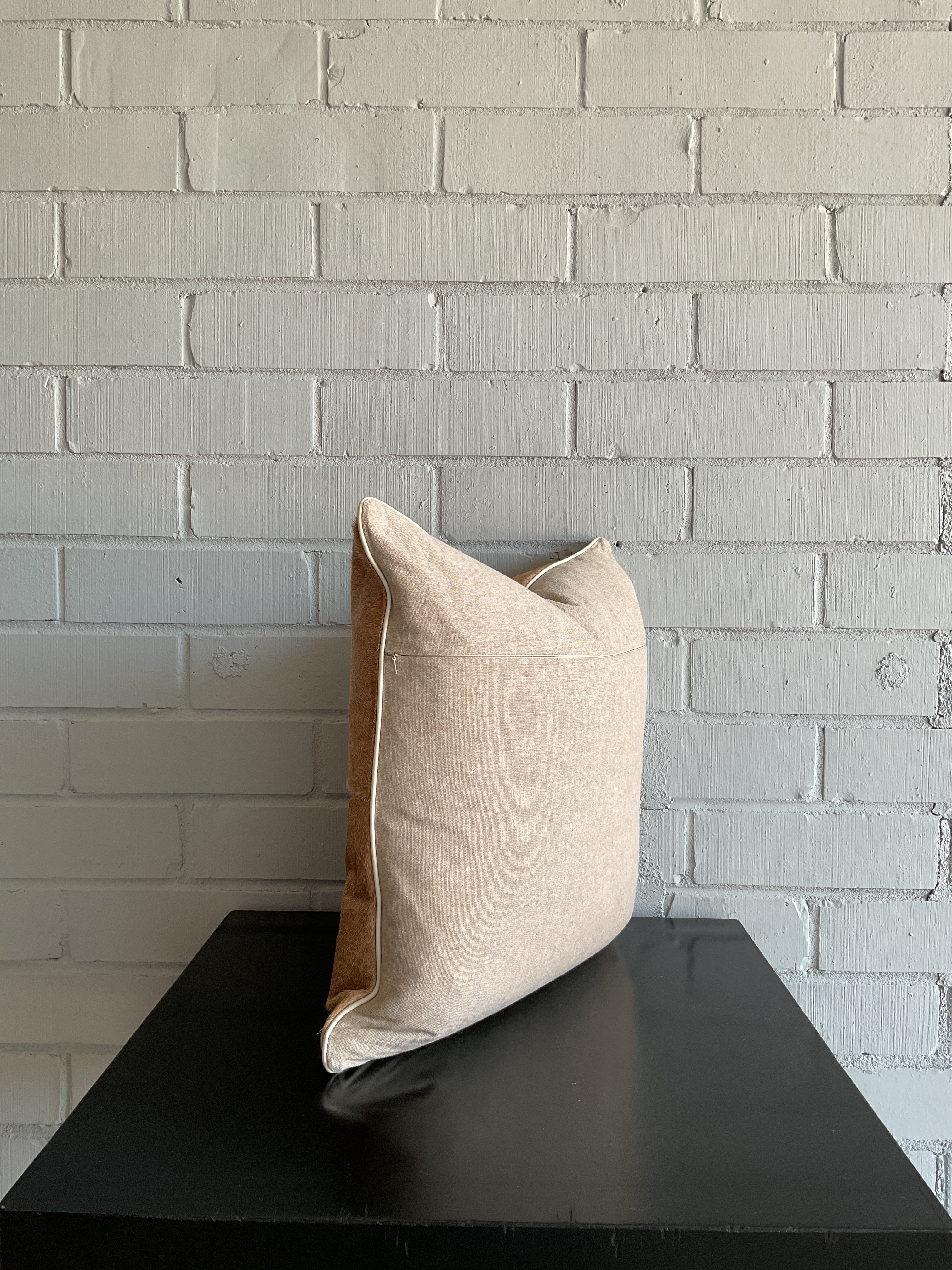 BOULDER HAIR ON HIDE PILLOW