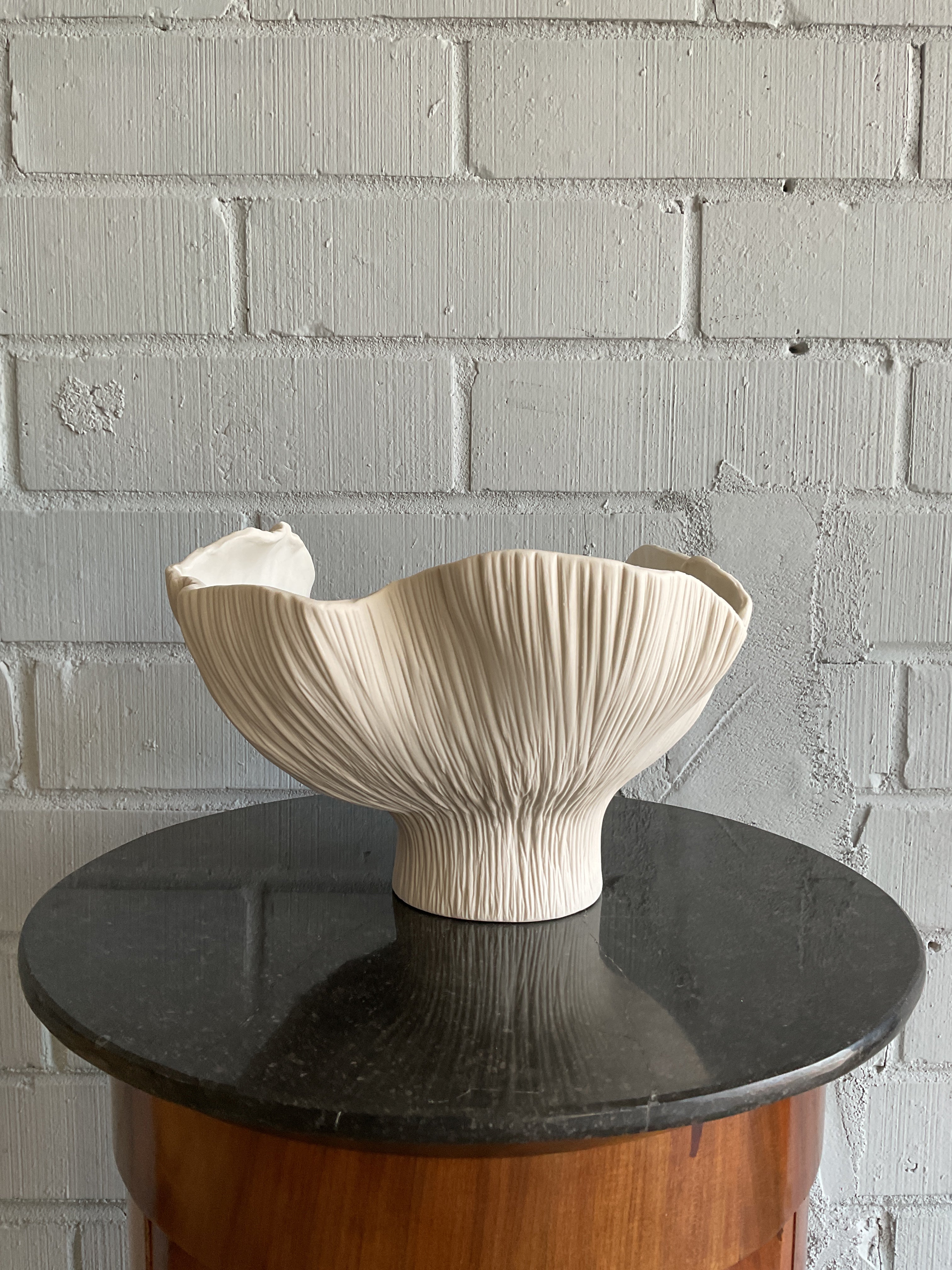 PORCELAIN PEDESTAL BOWL