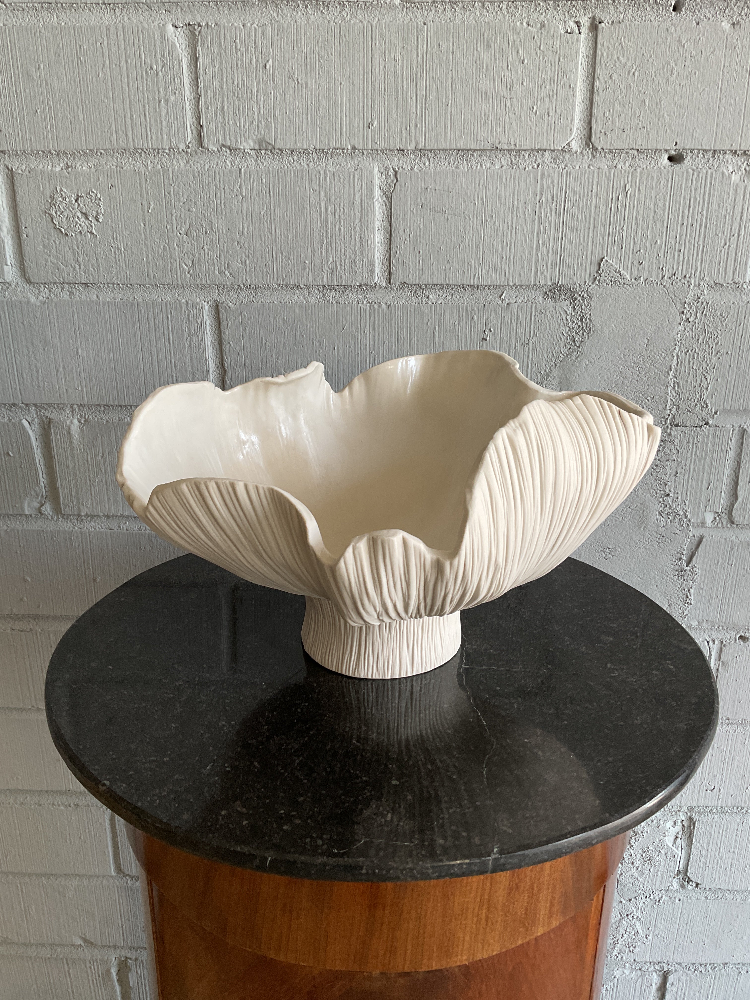PORCELAIN PEDESTAL BOWL