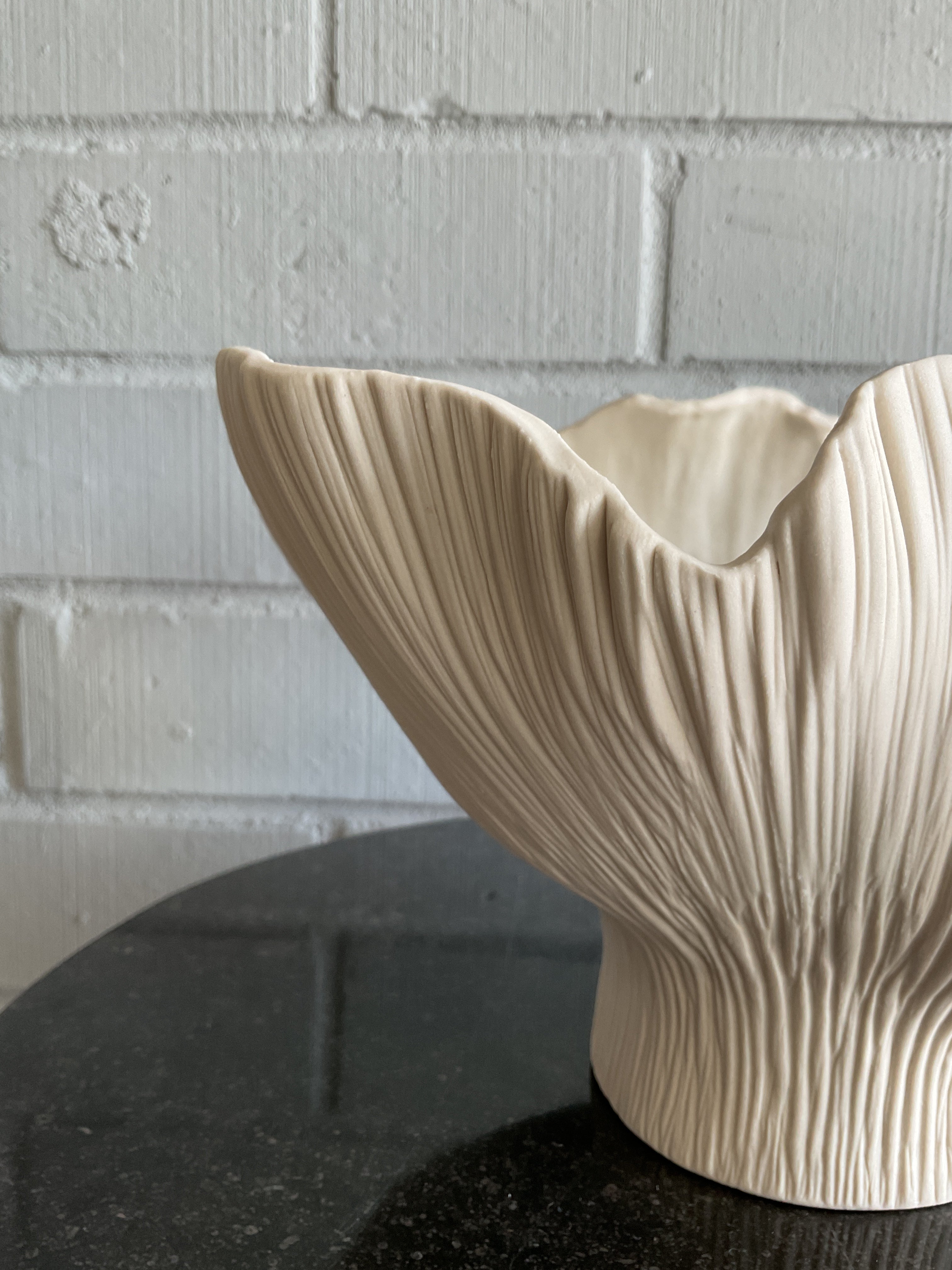 PORCELAIN PEDESTAL BOWL