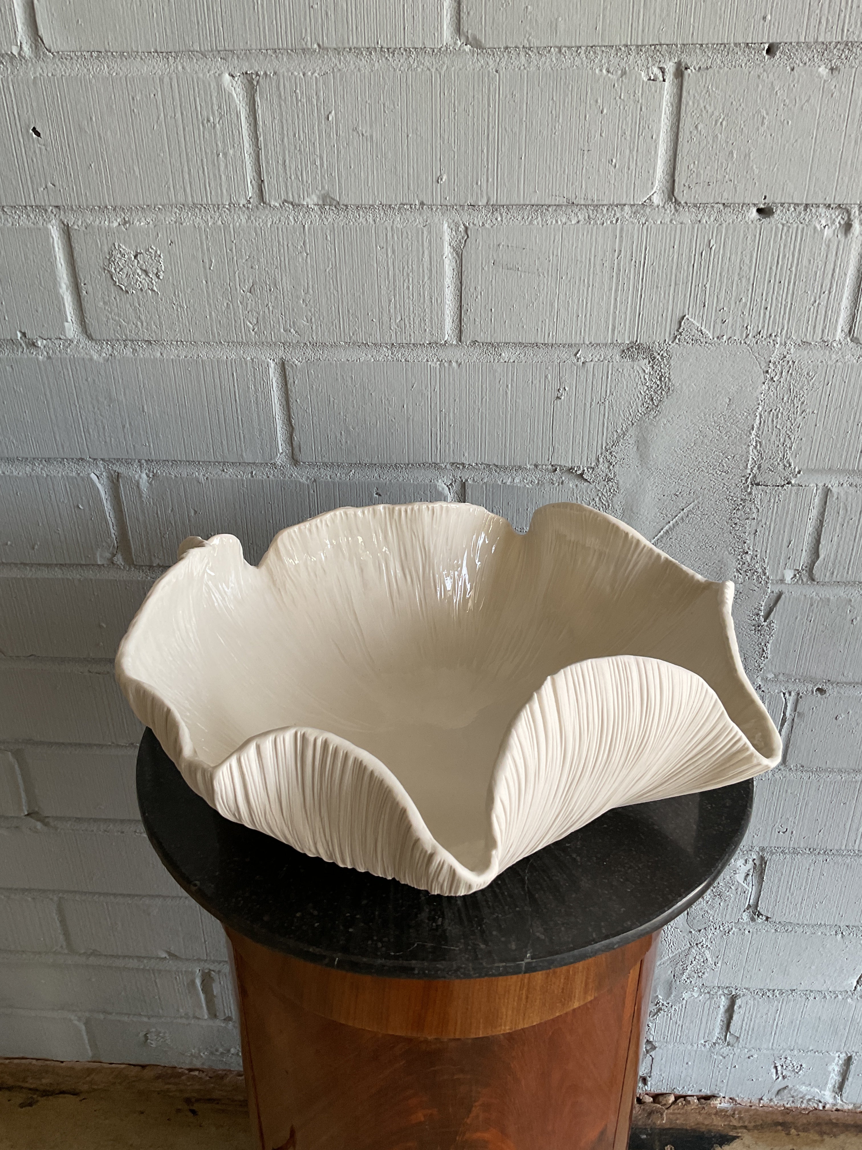 PORCELAIN DECORATIVE BOWL