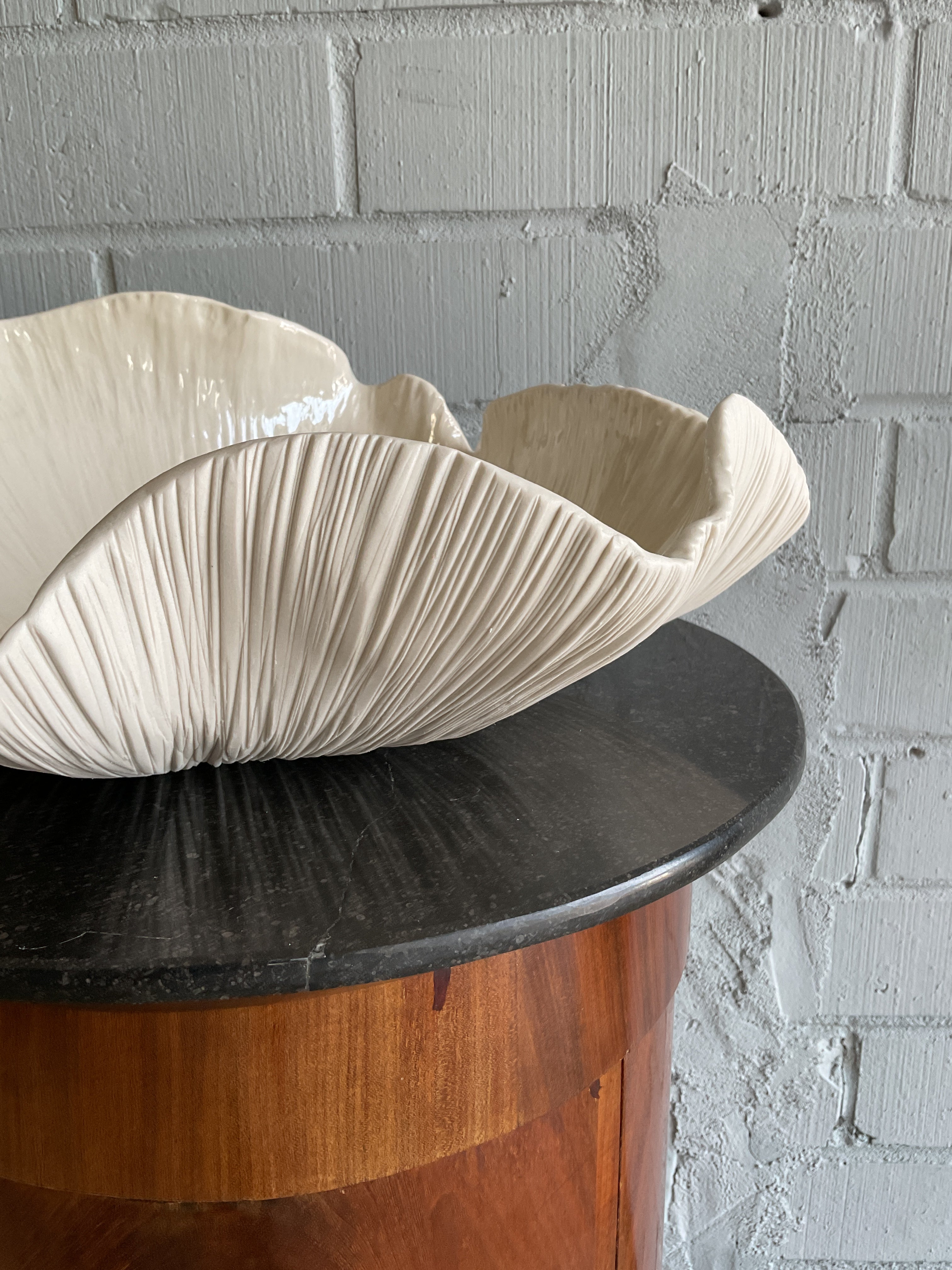 PORCELAIN DECORATIVE BOWL