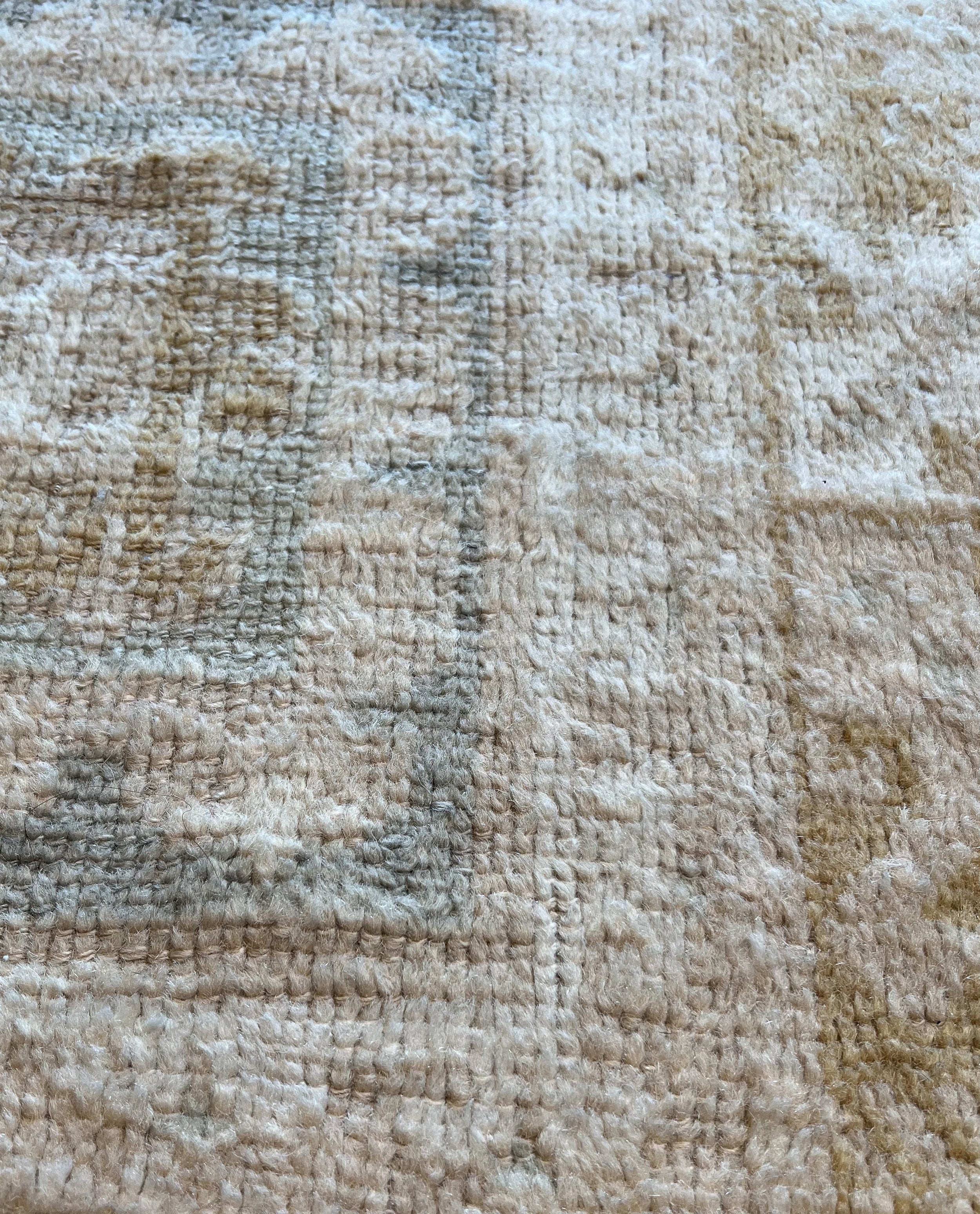 ANTIQUE HAND WOVEN ORIENTAL RUG