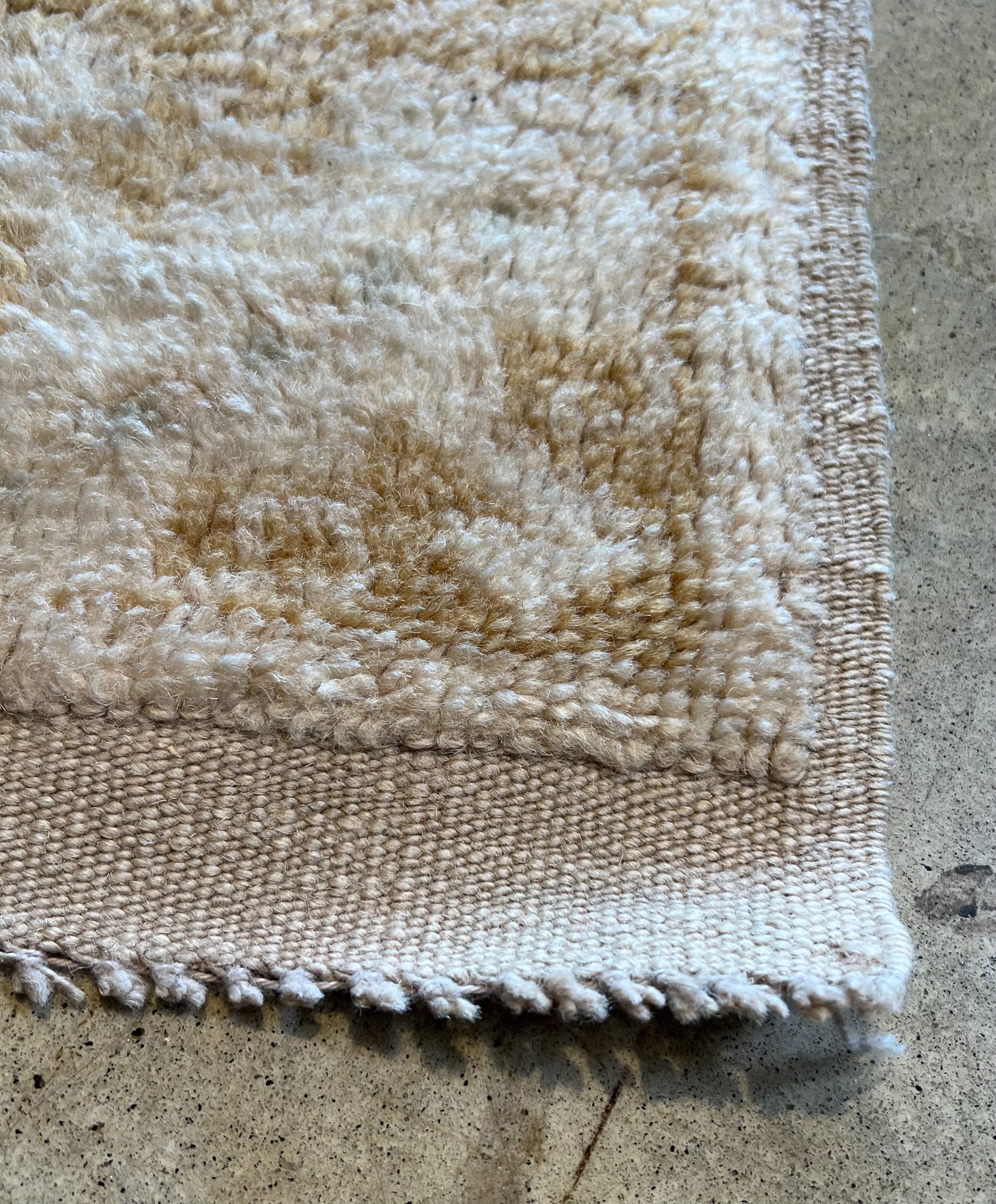 ANTIQUE HAND WOVEN ORIENTAL RUG