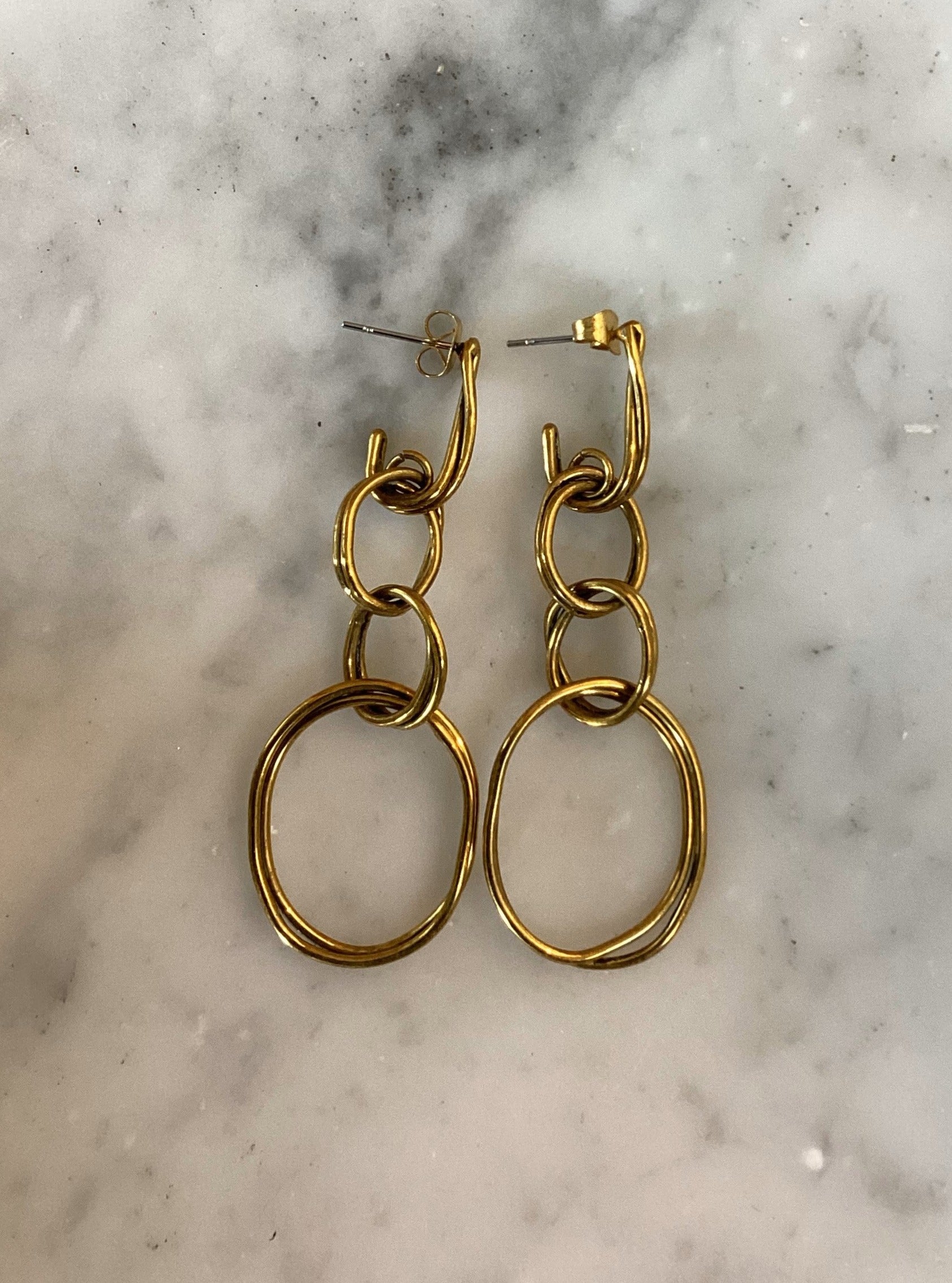 INTERLOCKING TWO-RING EARRINGS