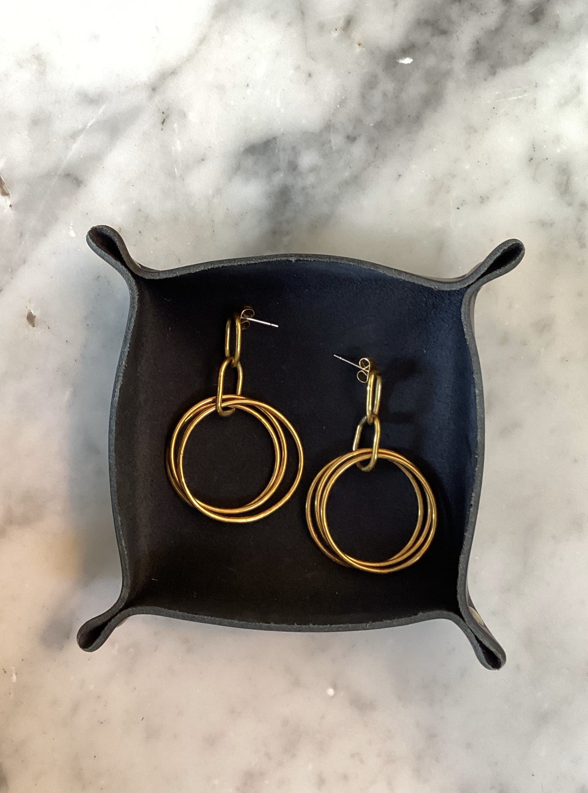 INTERLOCKING THREE-RING EARRINGS