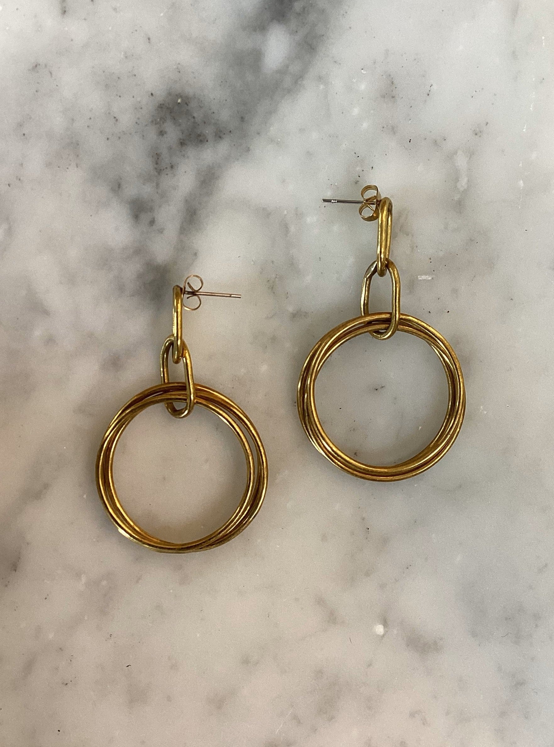 INTERLOCKING THREE-RING EARRINGS