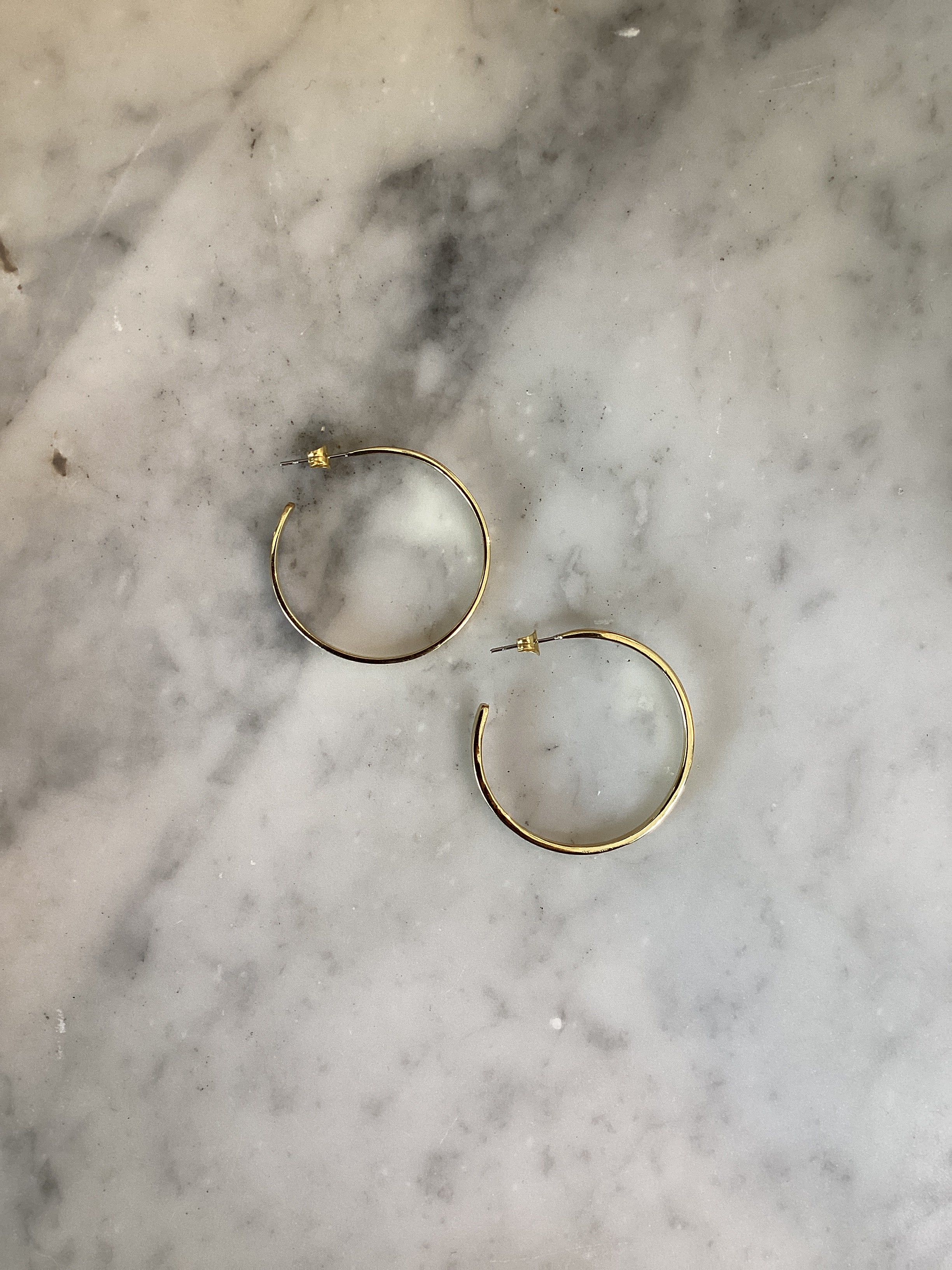 CLASSIC HOOP EARRINGS