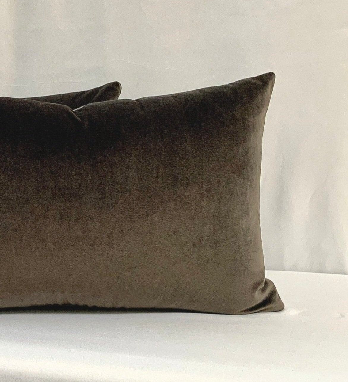 MUSHROOM VELVET LUMBAR PILLOW