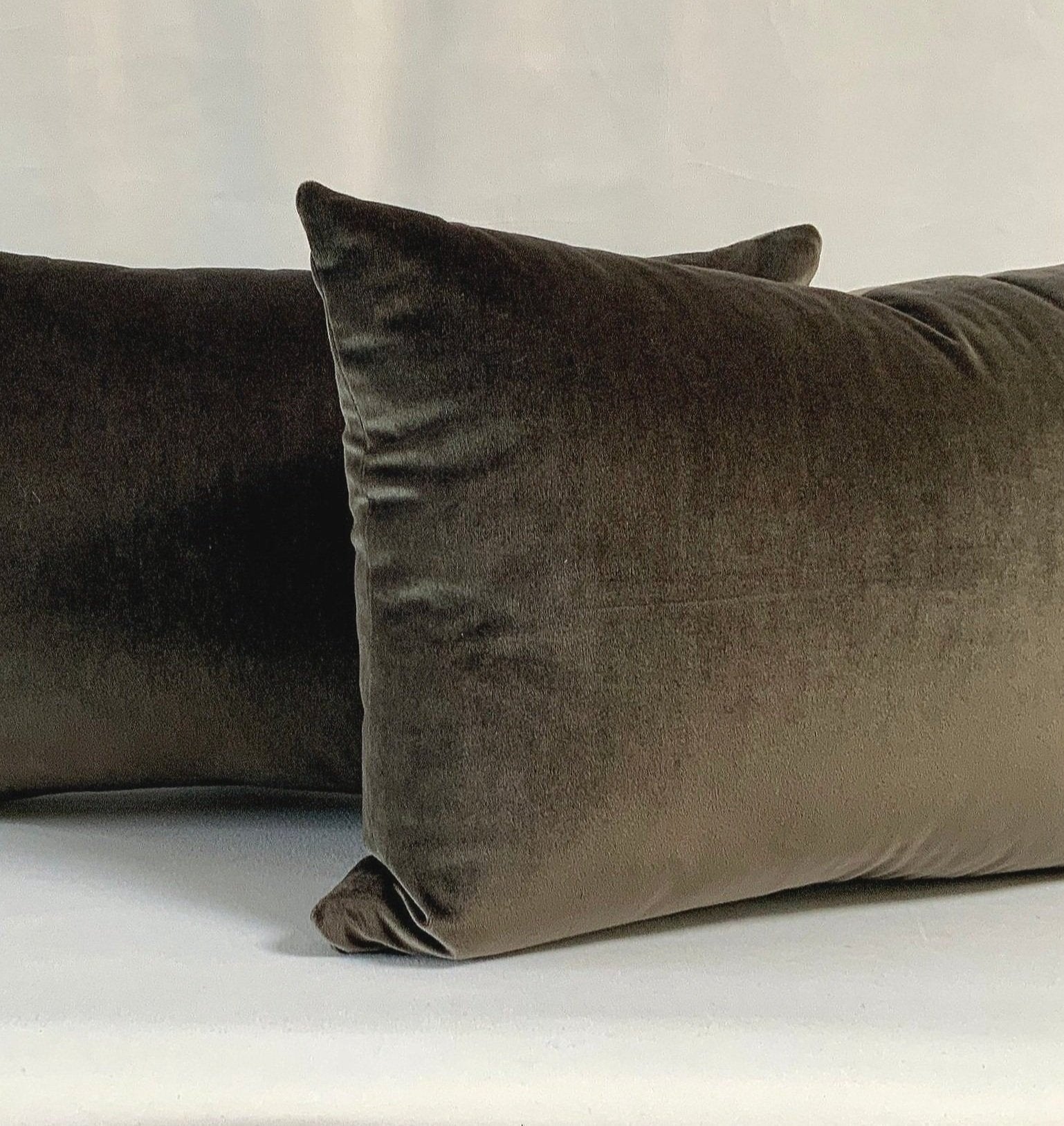 MUSHROOM VELVET LUMBAR PILLOW
