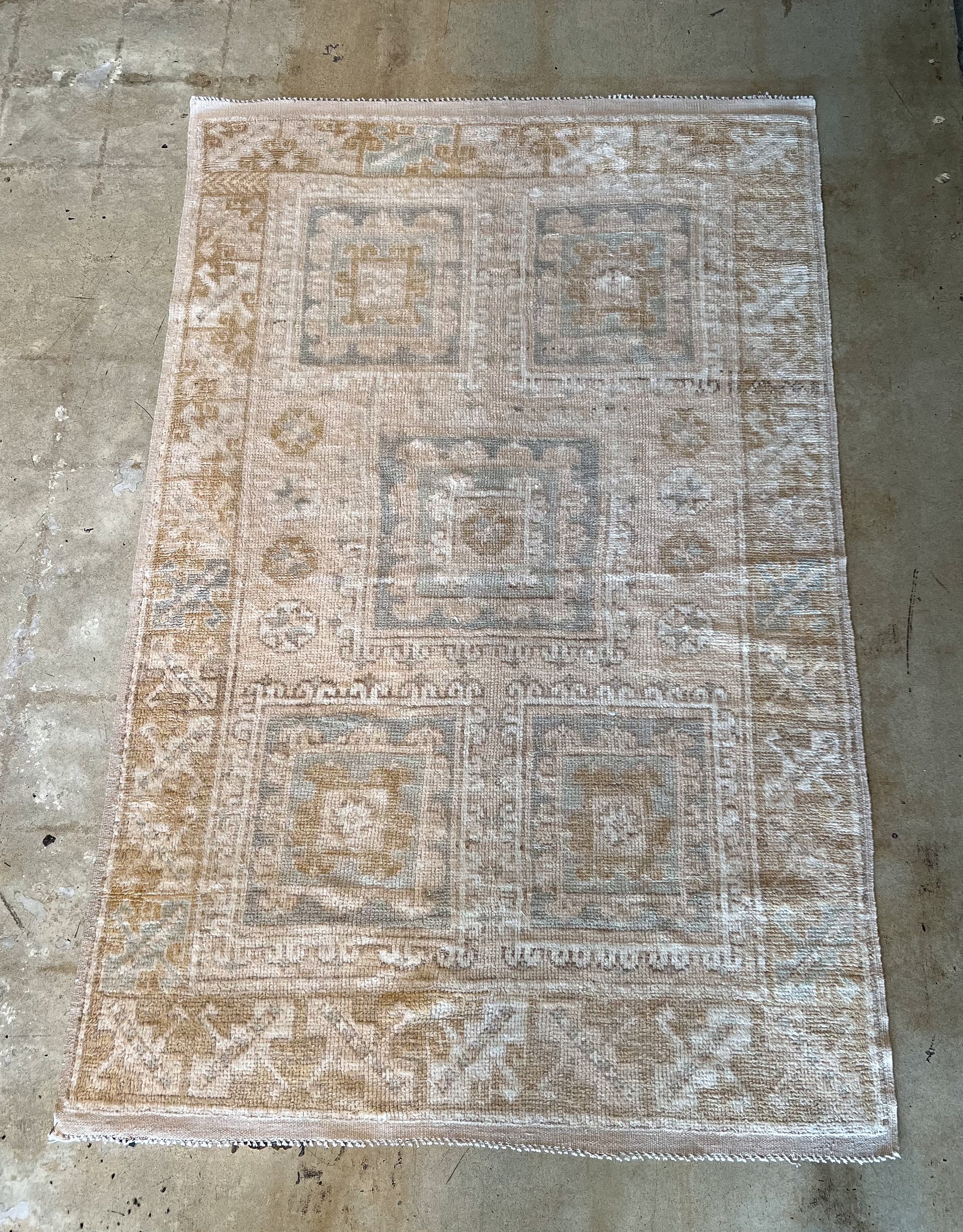 ANTIQUE HAND WOVEN ORIENTAL RUG